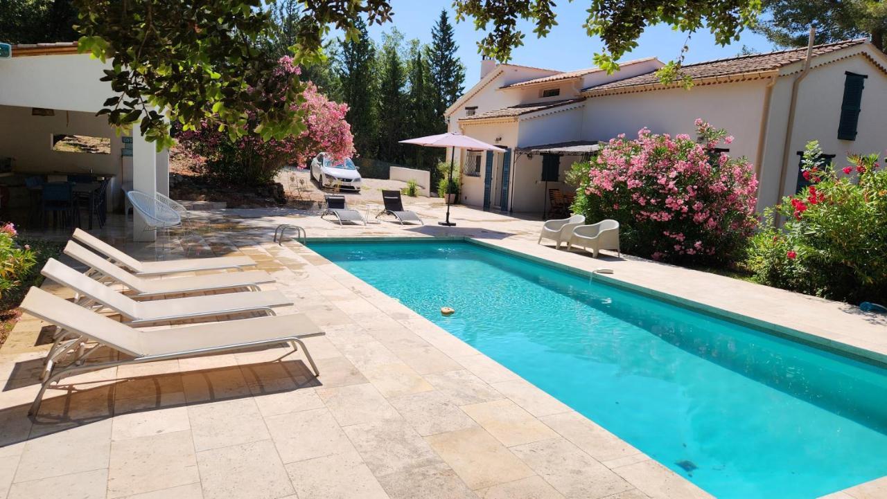 La Bastide Blanche Magnifique Villa 5 Etoiles 5 Chambres Et Piscine Privee Sur 6500 M Var Lorgues Luaran gambar